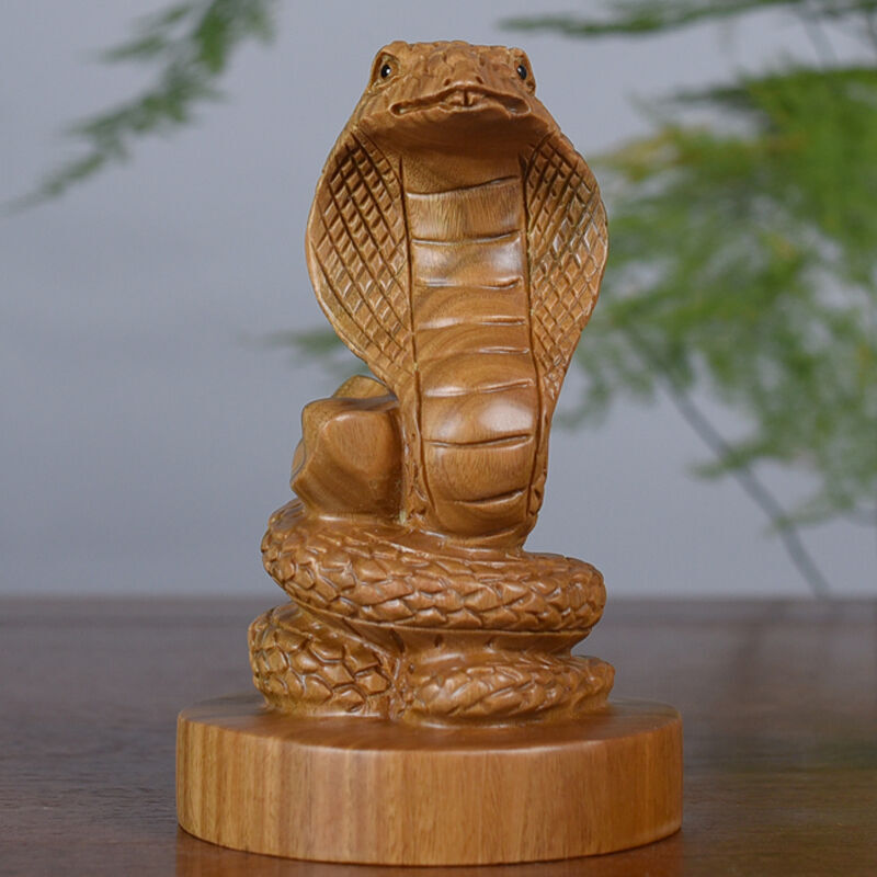 靈蛇獻瑞 案頭綠檀，生肖祥瑞中的吉祥靈性